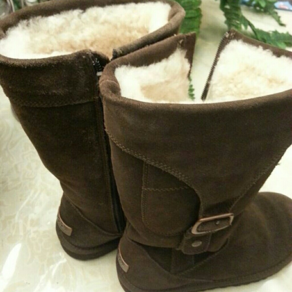 Ugg - image 1